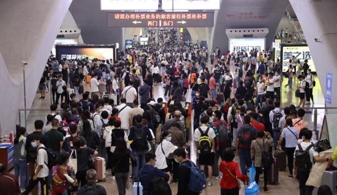 开往|南站返程最高客流预计在8日,7日加开往深圳等方向夜间高铁