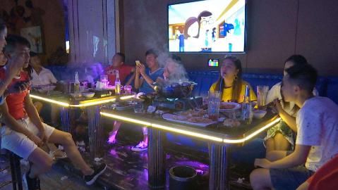  KTV|为什么有的KTV名字前面要加“量贩”两字？如果走错就尴尬了！