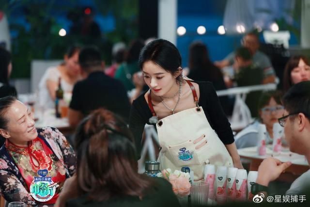  当作|中餐厅把赵丽颖的负面文章当作战绩发出来了？这操作是真的迷！