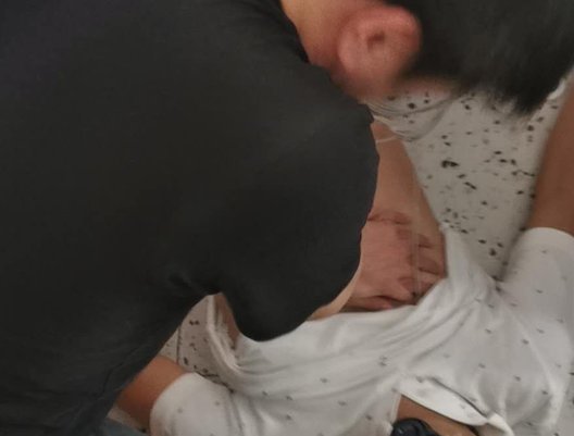  到场|手机“叮”一声 95后热心小伙5分钟到场救人