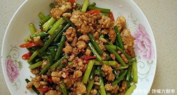 好吃|用猪肉炒菜时,千万不要直接下锅,多了这一步,肉不硬,鲜嫩好吃