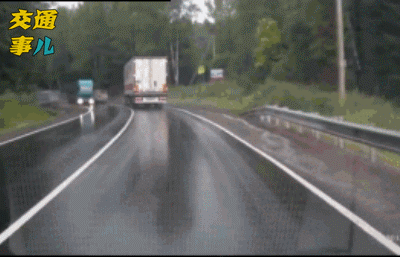  有种|一组动图警示你：有种事故叫做雨天莫“赶路” 侧滑甩尾要人命