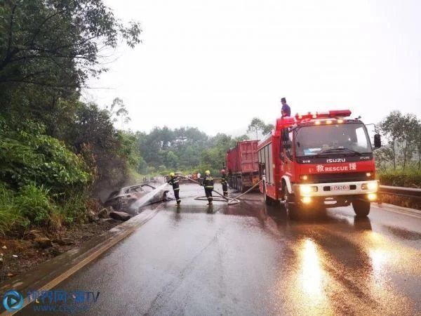 车辆|疲劳驾驶酿事故 烧毁车辆损失大