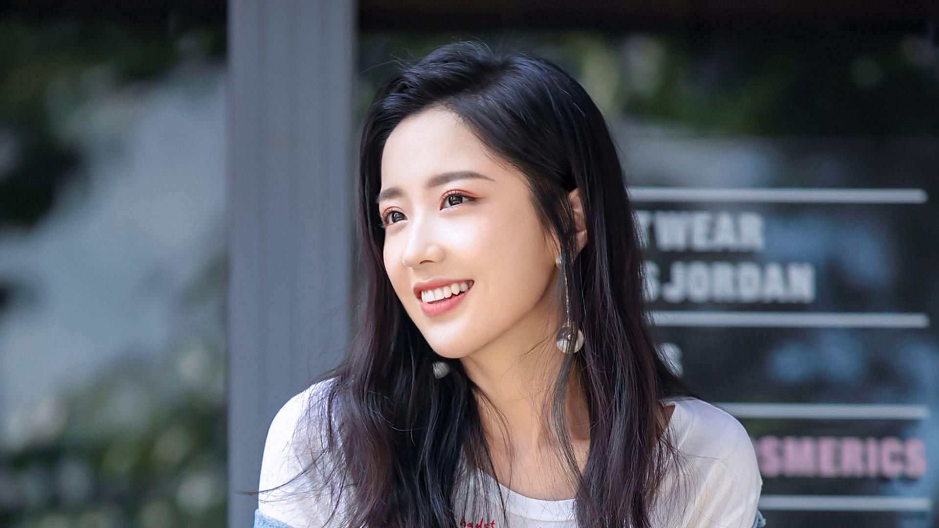  之争|R1SE硬糖之争再升级！何洛洛王艺瑾接力出意外，粉丝将赛场变战场