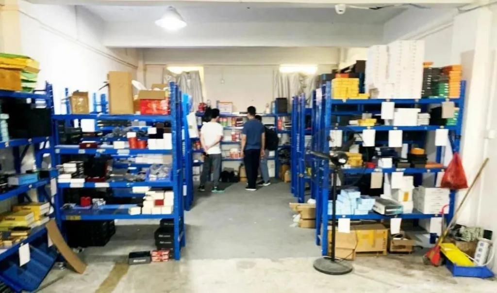 吸顶灯|矿泉水瓶、衣服、家用吸顶灯......这些日常用品可能在偷拍你!