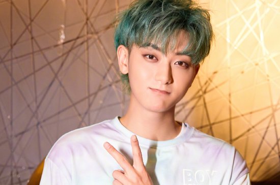  黄子韬|黄子韬公司招募练习生，得知报名条件后，怕是没有几个人敢来