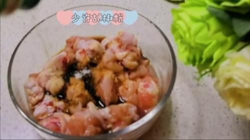  自制|好吃到停不下来的花椒鸡，又麻又辣，配一口自制咸菜，绝了！