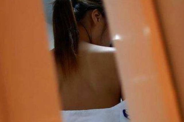 安装|男子新婚仅2月，竟安装摄像头偷拍老婆闺蜜洗澡1天拍下7段视频