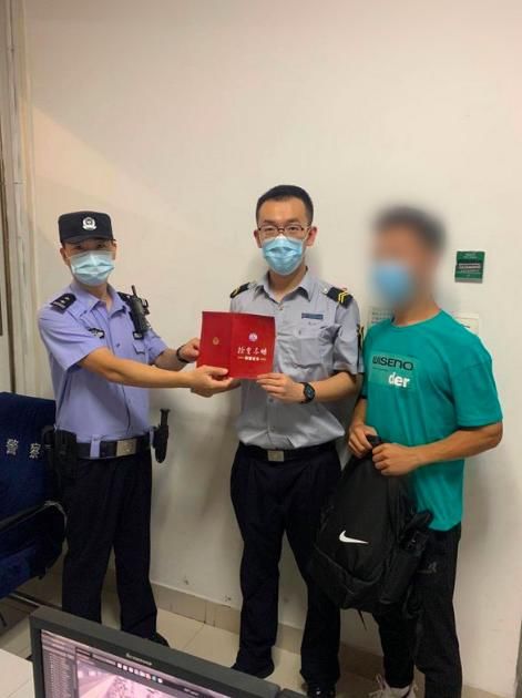  身份证件|民警找回遗失背包，助力小伙儿参军梦