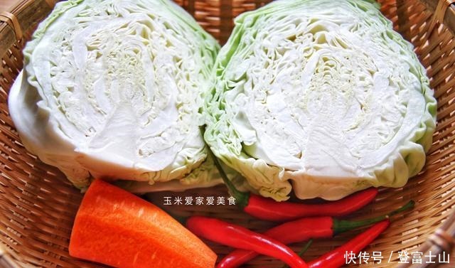 做法|包菜最下饭的做法,一次拌5瓶,酸辣脆爽,比吃肉还香