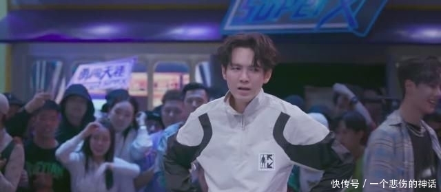  位队长|《街舞》队长斗舞，选手点评看出实力差距，张艺兴王一博评价钟汉良很统一