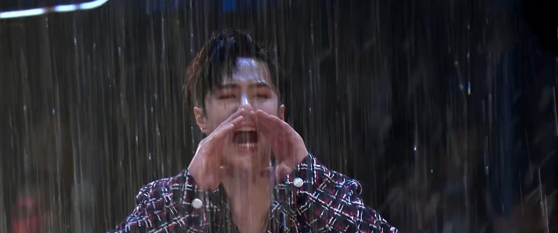  战队|《街舞3》王一博带伤上场, 表演高难度动作, 让战队10人全部晋级