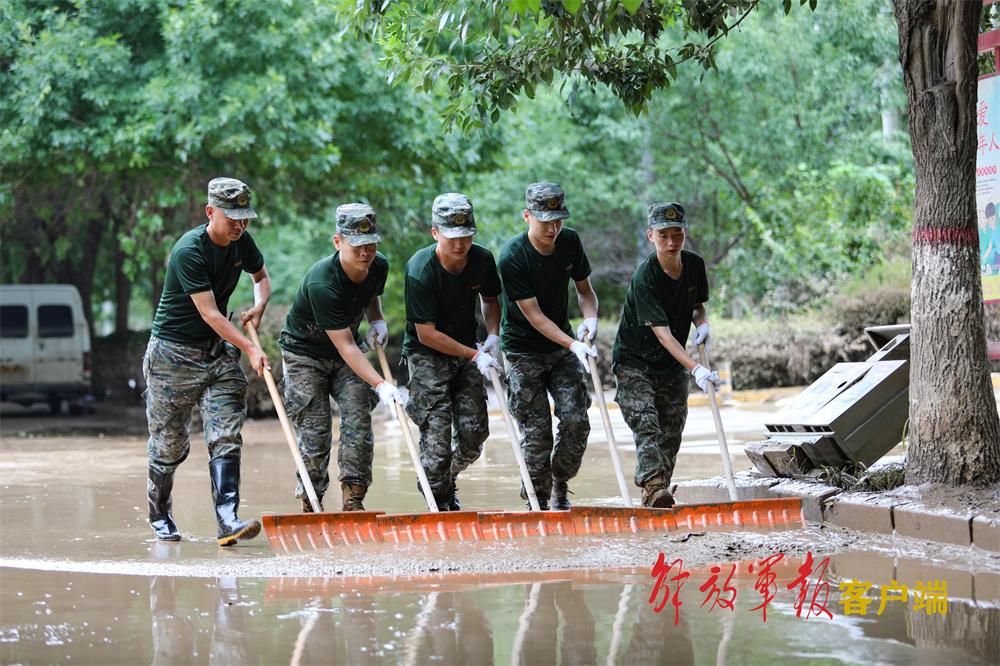 清淤、消杀，武警官兵全力投入涿州灾后重建工作