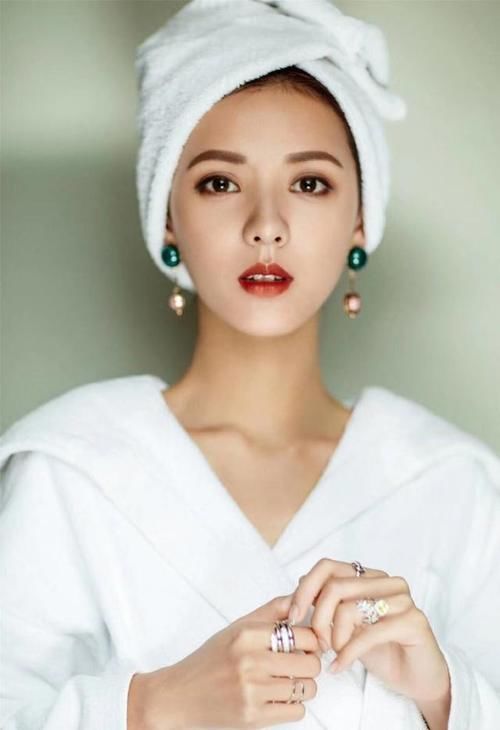  榜上有名|曾参加过《一年级》的她们都火了，虞书欣榜上有名，这是什么神仙综艺！