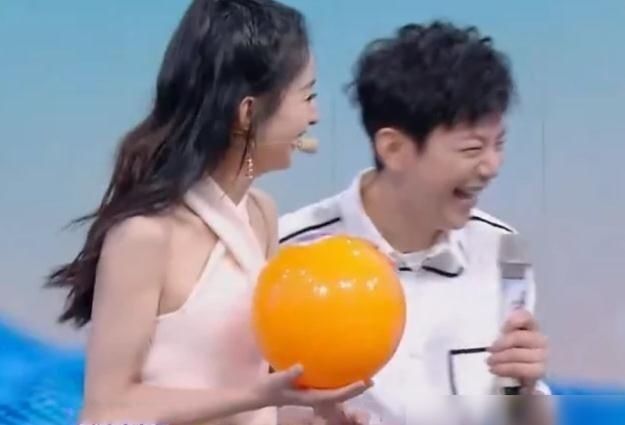  破坏|赵丽颖在《快本》破坏规则，谁注意谢娜说了啥？友情不是装出来的