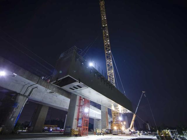 横梁|杭绍台铁路建设迎来重要节点：首片跨既有线钢横梁吊装成功