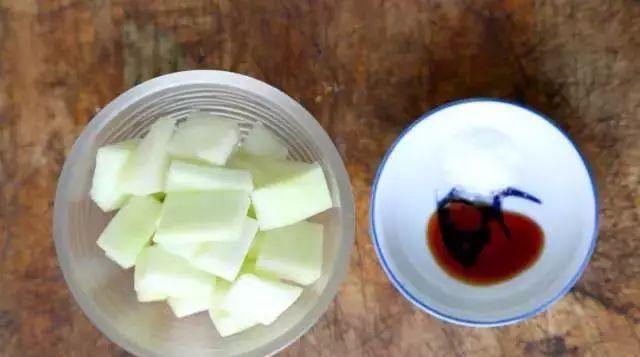  西瓜皮|西瓜皮千万不要扔，你想不到的7种妙用！