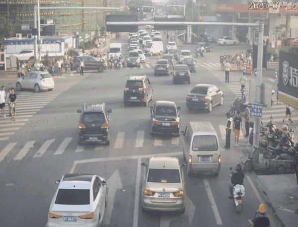  停二看三通|又一起！电动车被卷进货车车底，车主…