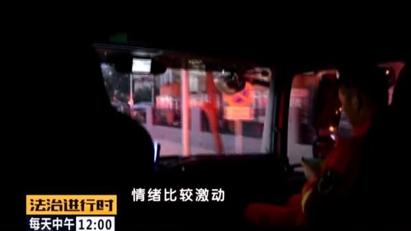 李某|北京：女子欲跳楼自杀，民警消防接力“公主抱”