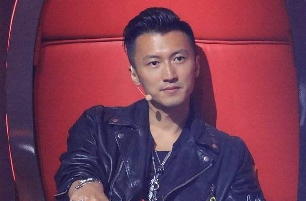 歌手|谢霆锋谈张靓颖与李宇春的差距:一位是歌手,一位是大师