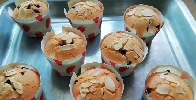  搅拌均匀|巧克力纸杯蛋糕，无任何添加剂，口感特别好，做法教给大家！