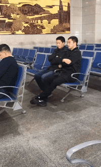  面积|当小偷偷到警察头上是什么感觉，求小偷心里面积：搞笑动图