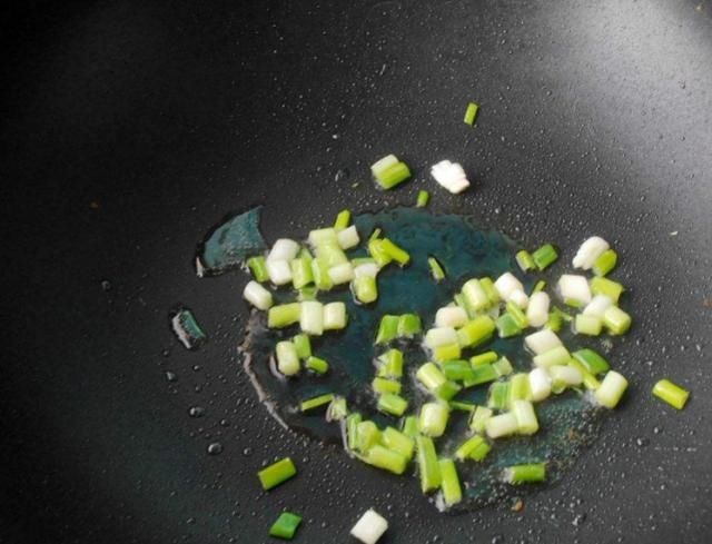  晒黑|七月别吃猪肉了，就吃它，2块钱炒一盘，清爽可口，皮肤不怕晒黑