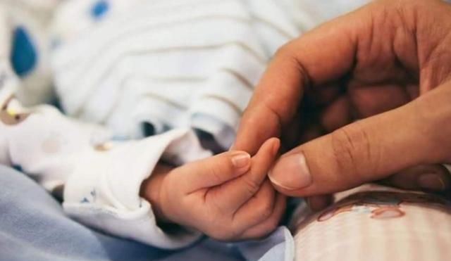  双胞胎|“鸡”姓爸爸获双胞胎，宝妈要求随母姓，奶奶取的名让宝妈没话说