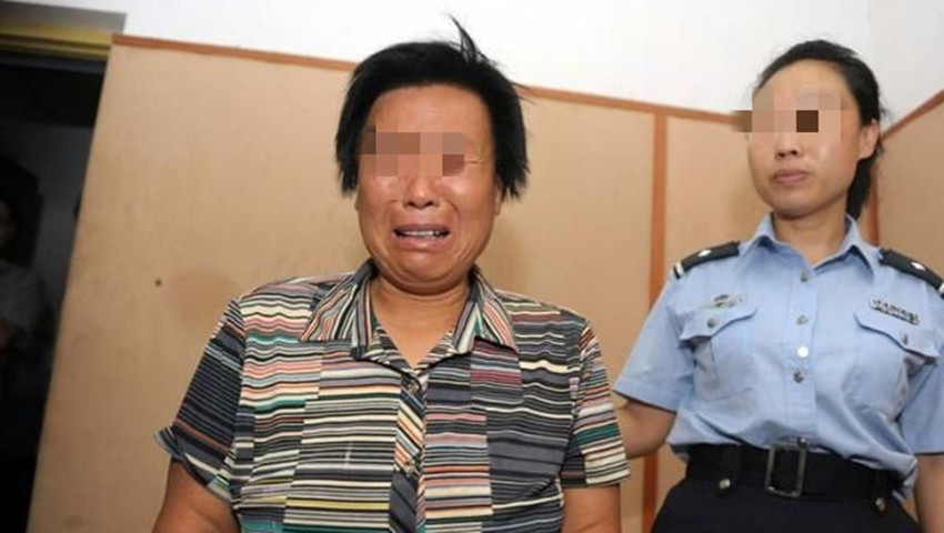  人贩子|人贩子当众抱娃，一口反咬孩子妈是“贼”，妈妈急中生智扭转局面