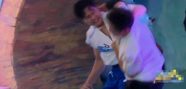  李晨|《奔跑吧》史上最憋屈撕名牌？郑恺迎来高光时刻，剧本痕迹太明显