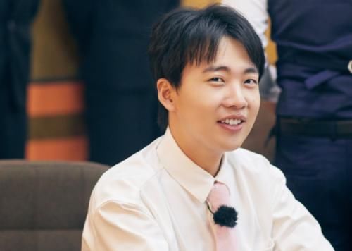  家务|郭麒麟加盟《做家务的男人》，常驻四档综艺节目，是新一代抢手王