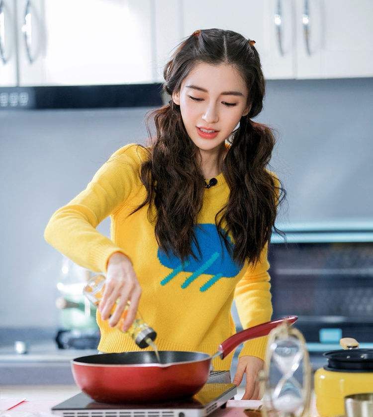 发型|辣妈变少女的发型，首选双马尾，杨幂郑爽都换上了，让你美过初恋