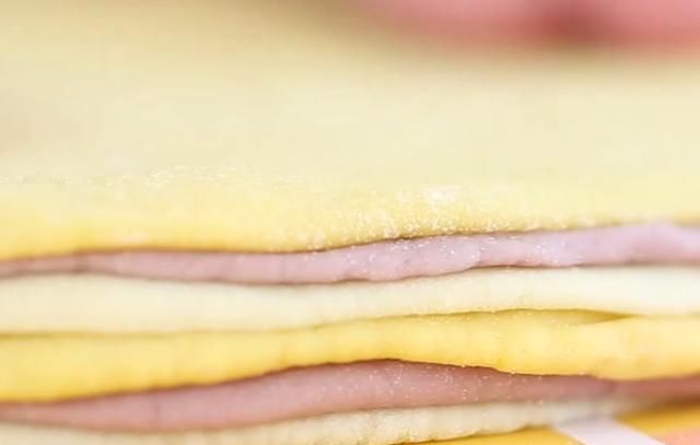 念念不忘|分享一款三色奶香发糕,甜香软嫩又营养,吃一次念念不忘