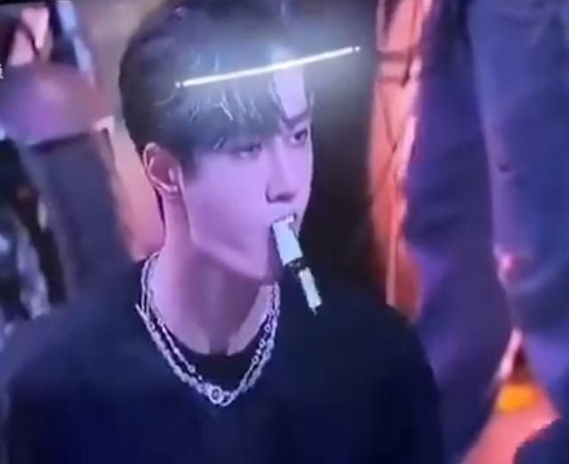  样子|王一博你叼着药瓶跳舞的样子真的让人心疼！