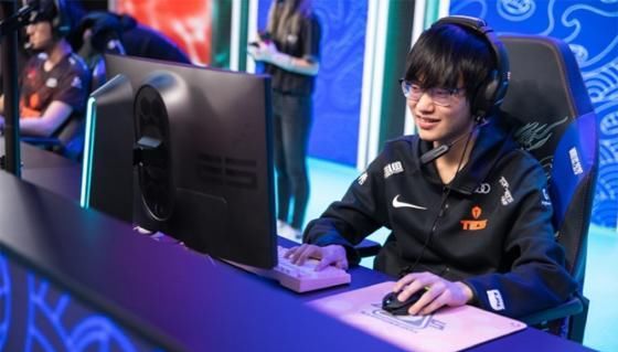 热议|韩网热议TES让二追三FNC：第五局FNC会输是小杨生煎的锅吧？