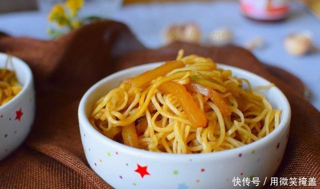 地方叫|用这菜做焖面,老公最爱吃,浓香美味,到了冬天周周都要吃