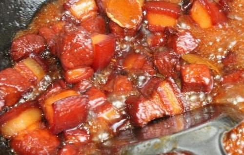  做法|做红烧肉先炒糖色还是先煸肉?今天教你红烧肉正确做法，不要错了