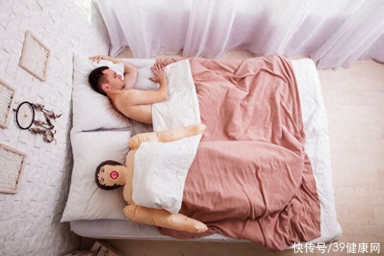 经常“用手”的男人，可能会遭受这4大伤害，越早知道越好2023