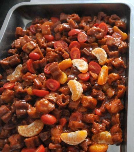 大妈|学校食堂大妈,免费送你饭菜,你会选哪一种,网友我还啃面包吧