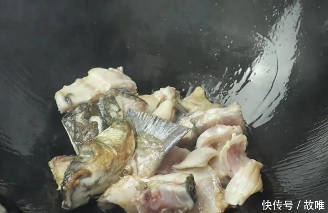  起锅烧油|酸菜鱼，中秋家宴请不要错过，简单几步就能做出一锅美味！