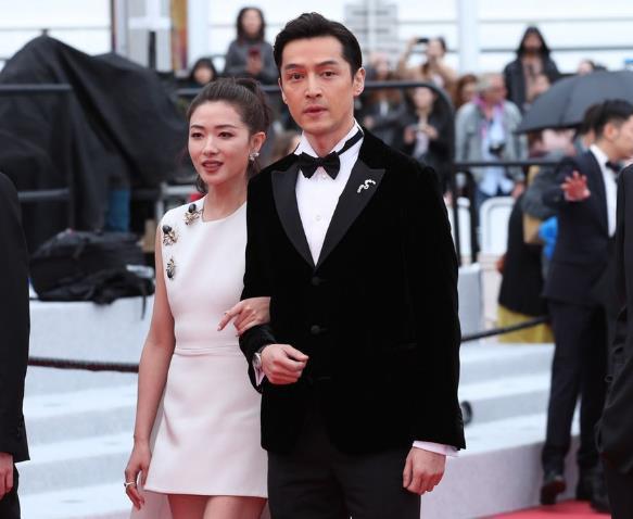 胡歌|多迷人啊,胡歌在红毯上的第一次注册导致了“桃色绯闻”