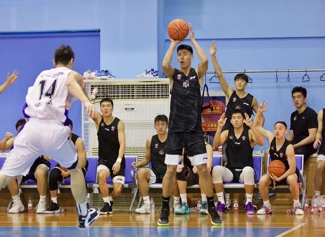  CBA|小王哲林19+7！李楠CBA主帅首胜 新赛季将刮起青春风暴