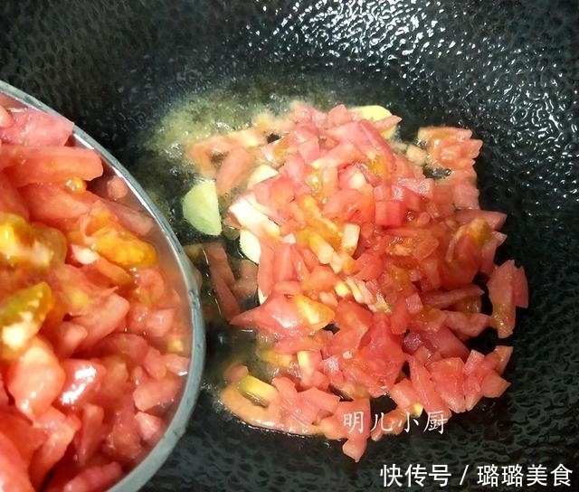 鲜美|秋燥多喝此汤,五分钟煲一锅,鲜美又营养,孩子强壮聪明少生病