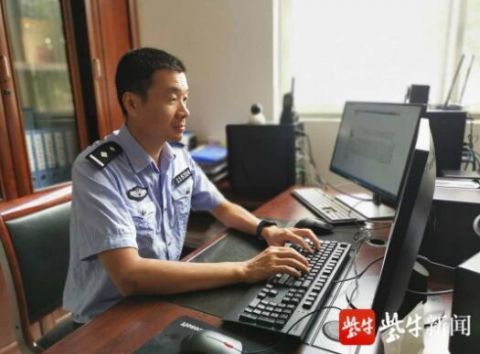  跳入|汛期期间，他5天内两次跳入金山湖，救起3名落水人员