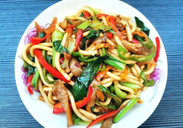 白露|今天白露,这道粉做给家人吃,配上时令菜炒一炒,爽滑筋道很下饭