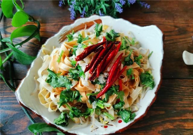 辣椒|东北人超爱吃的干豆腐做法,下酒下饭都不错,适合夏季吃