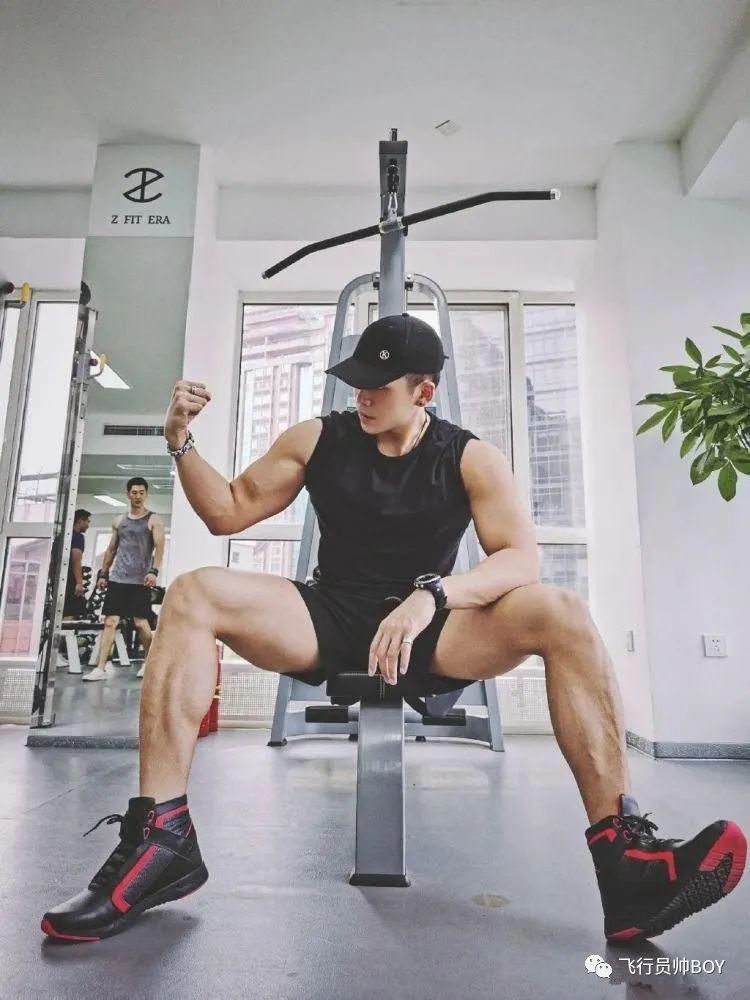  运动|33个肌肉帅哥争做“1”，你确定这不是专做给gay看的节目吗？