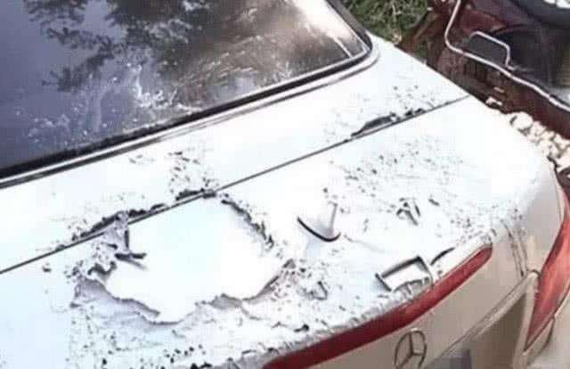  车子停在了别人|奔驰乱停车，业主一篇“小作文”写车上，奔驰车主气得想骂人