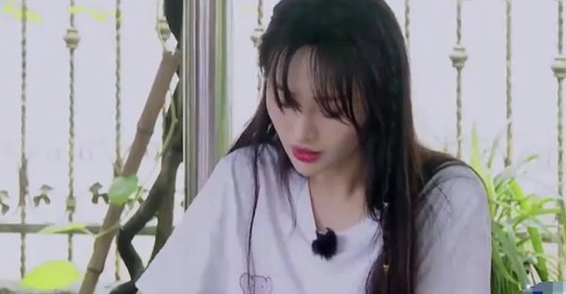  干活|郑爽谢可寅现场包粽子, 看清两人手上动作, 会不会干活很明显!