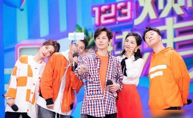  谢娜|谢娜：黄明昊好像杨丞琳，黄明昊机智接梗，网友夸他太有综艺感